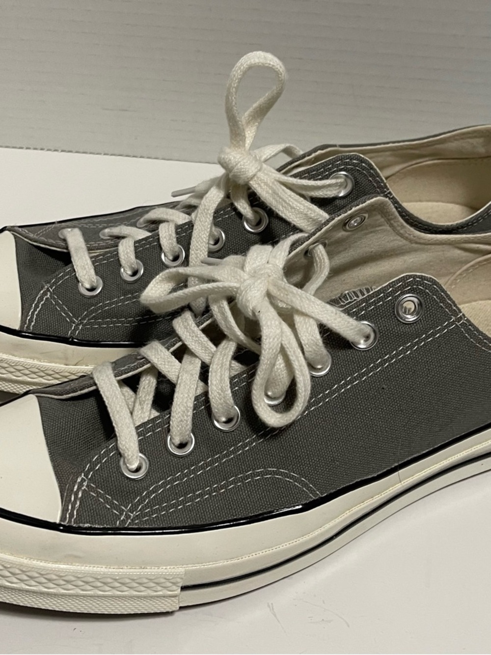 Converse Low-Top Sneakers in Gray and White Canvas size 10.5 - Picture 3 of 6